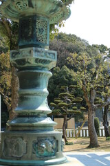 Obraz premium 日本の神社の境内(兵庫県神戸市：多井畑厄除八幡宮)