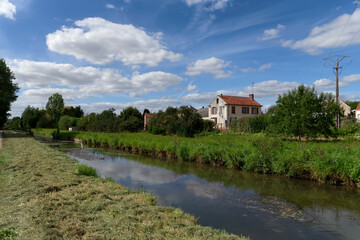 Fototapeta na wymiar Clignon canal in Hauts-de-France country