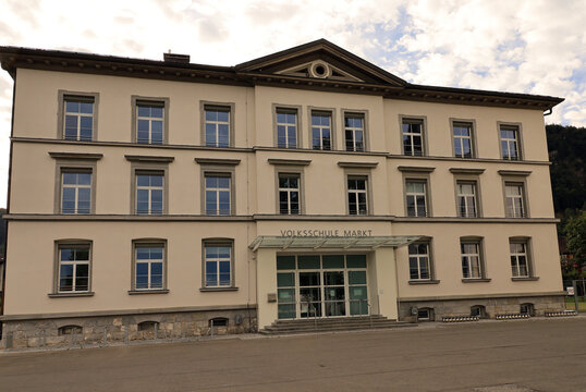 G&ouml;tzis Volksschule Markt