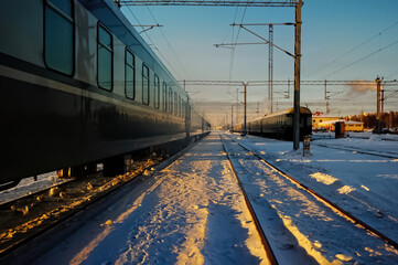 Obraz premium Finland : View Of The Train Tracks In Finland At Sunset