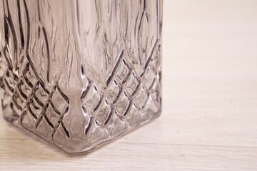 Detalles de botella de cristal tallada