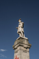 Fototapeta na wymiar colon statue