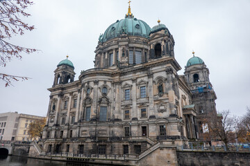 Fototapeta na wymiar Berlin Cathedral (Berliner Dom) on Museum island