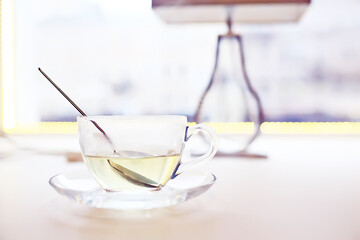 Fototapeta na wymiar English tea in a cafe / cup and kettle with five o'clock tea