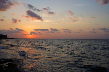 36/5000
Sunset in the sea in Yalova Turkey.