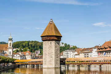 Luzern, Kapellbrücke, Holzbrücke, Wasserturm, Reuss, Jesuitenkirche, Stadt, Altstadt, Altstadthäuser, Sommer, Vierwaldstättersee, Schweiz