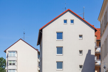 Weisses helles Wohnhaus, Seitenansicht, Hannover, Deutschland