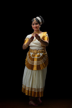 Mohiniattam dancer welcoming everyone for her performance
