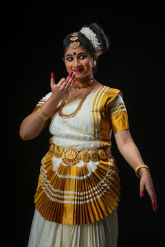 Mohiniattam artist perming a melodious song in her act
