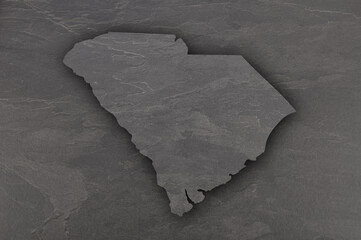 Karte von South Carolina auf dunklem Schiefer © lantapix