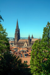 Fototapeta na wymiar Freiburg, Altstadt: Blick auf das Münster vom Schlossberg..© Endrik Baublies