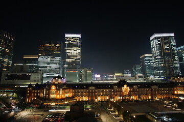 Fototapeta na wymiar Beautiful night view in the big city, Tokyo station, Japan.