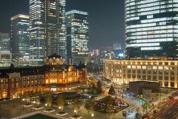 Fototapeta na wymiar Beautiful night view in the big city, Tokyo station, Japan.