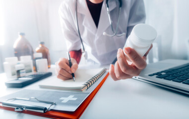 General Medical Services (GMS) and general practitioners (GPs or family physicians). Successful diagrams. Smart doctors make report notes (COVID-19).