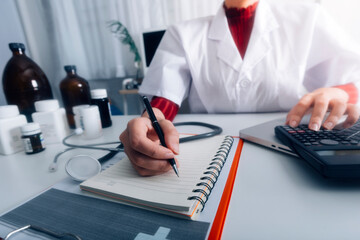 General Medical Services (GMS) and general practitioners (GPs or family physicians). Successful diagrams. Smart doctors make report notes (COVID-19).