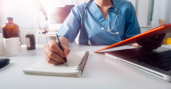 General Medical Services (GMS) and general practitioners (GPs or family physicians). Successful diagrams. Smart doctors make report notes (COVID-19). - Powered by Adobe