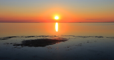 Obraz premium sunset on sea shore