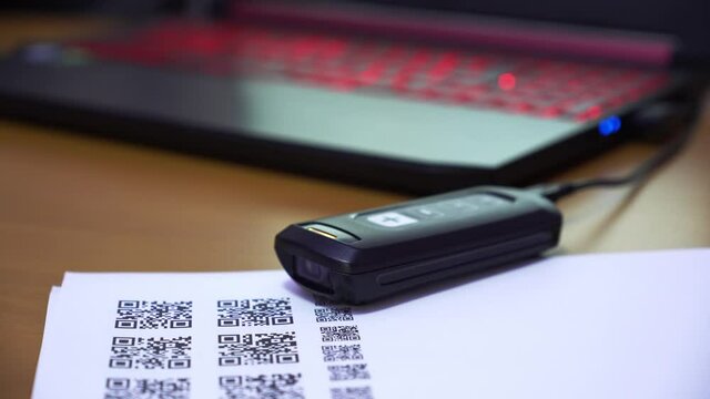 Mini barcode reader for 1D, 2D or QR Code connected to your laptop, notebook or smartphone by Bluetooth signal.