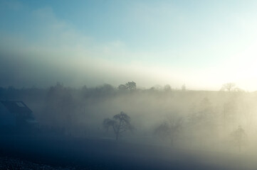 Landschaft im Morgennebel