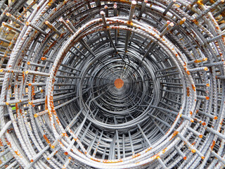 Roll of metal mesh with rectangular cells . Construction steel wire building materials