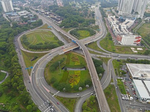 Clover at Skudai Highway with a park at a busy traffic intersection