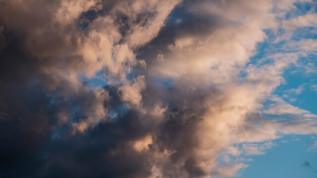 clouds in the sky © Igor