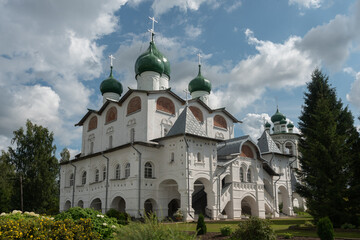 Fototapeta na wymiar Vyazhishchsky monastery against a blue cloudy sky in Veliky Novgorod.Russia.Summer view.