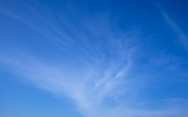 Cloud little late winter, shaped by the wind.