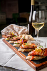 Bruschettas de Sardinhas Com Legumes Mediterrânicos
