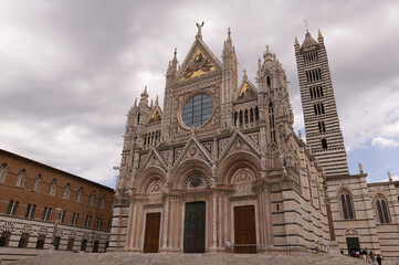 Fototapeta na wymiar The splendid cathedral of Siena