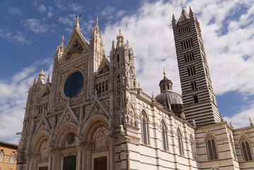 Fototapeta na wymiar The splendid cathedral of Siena