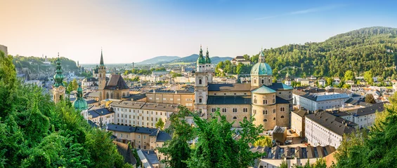 Fotobehang the historic city of salzburg while sunset © frank peters