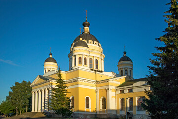 Fototapeta na wymiar Spaso-Preobrazhensky Cathedral on the embankment of Volga river