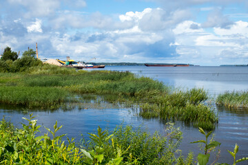 Obraz premium View of the Volga from coast of Rybinsk. Barges and ships