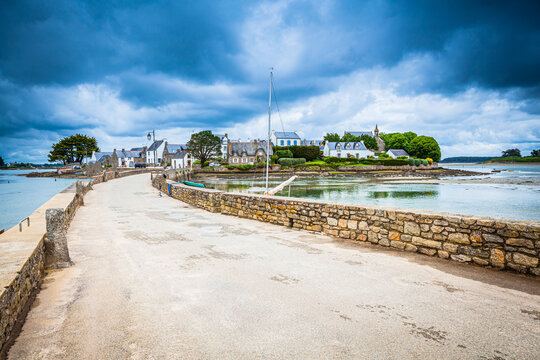 Access to the small island of Ile St. Cado in Brittany, France