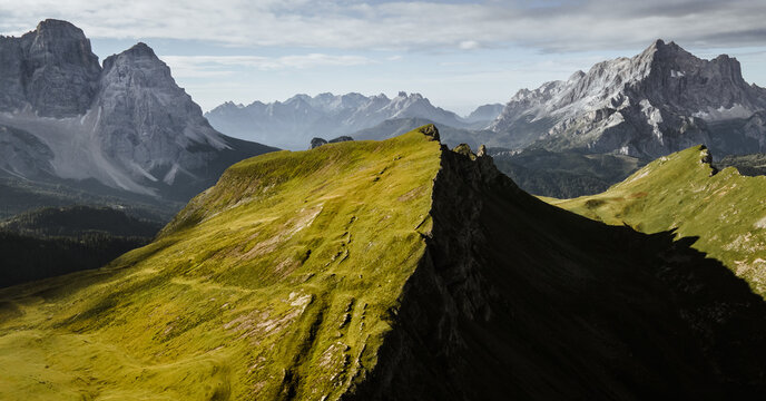 Vista aerea Monte Mondeval, Passo Giau, Dolomiti