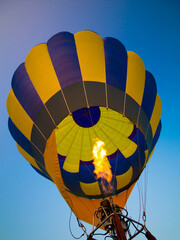 Obraz premium Big balloon flies against the sky