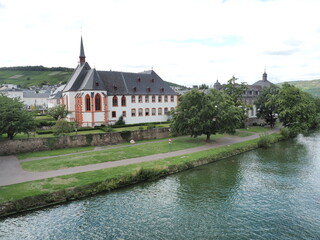 Obraz premium St. Nikolaus-Hospital - Cusanusstift in Bernkastel-Kues