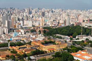 Obraz premium Região da central da cidade com o Parque da Luz à direita