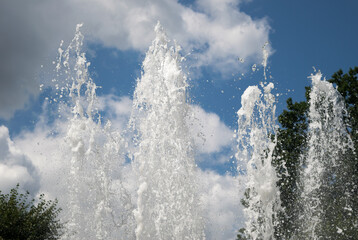 Obraz na płótnie Canvas View of the fountain against the blue sky
