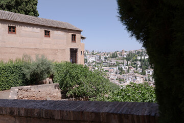 Obraz premium a beautiful sunny day in Granada, Spain at the Alhambra historical building 