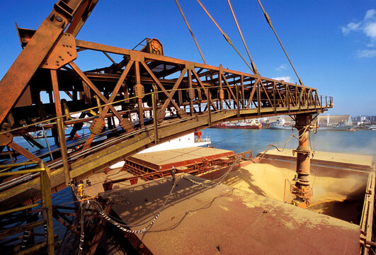 Embarque de Soja no Porto de Santos