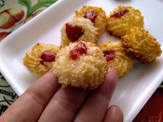 a cookie stuffed on the fingers