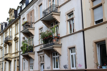 Fototapeta na wymiar Altbaufassaden in Heidelberg, Deutschland