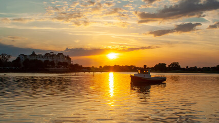 Fototapeta premium sunset over water