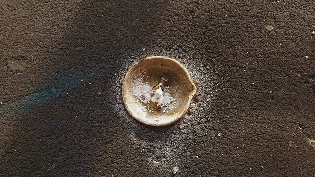 Melting the slag into a piece of gold. Melting gold in a fireproof cup.