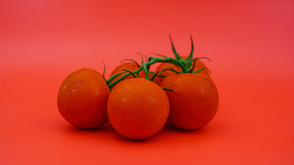 Bodegon tomates fondo colores  fruta natural healty vegano alimentacion dieta