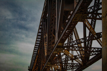 Naklejka premium bridge in the sky