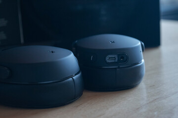 Noise cancelling bluetooth headphones 