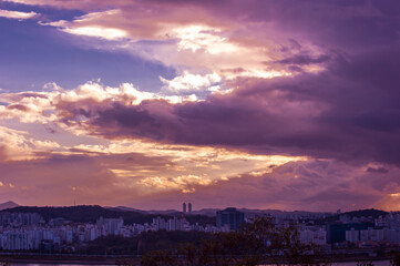 Fototapeta na wymiar The wonderful landscape of sunset and clouds.